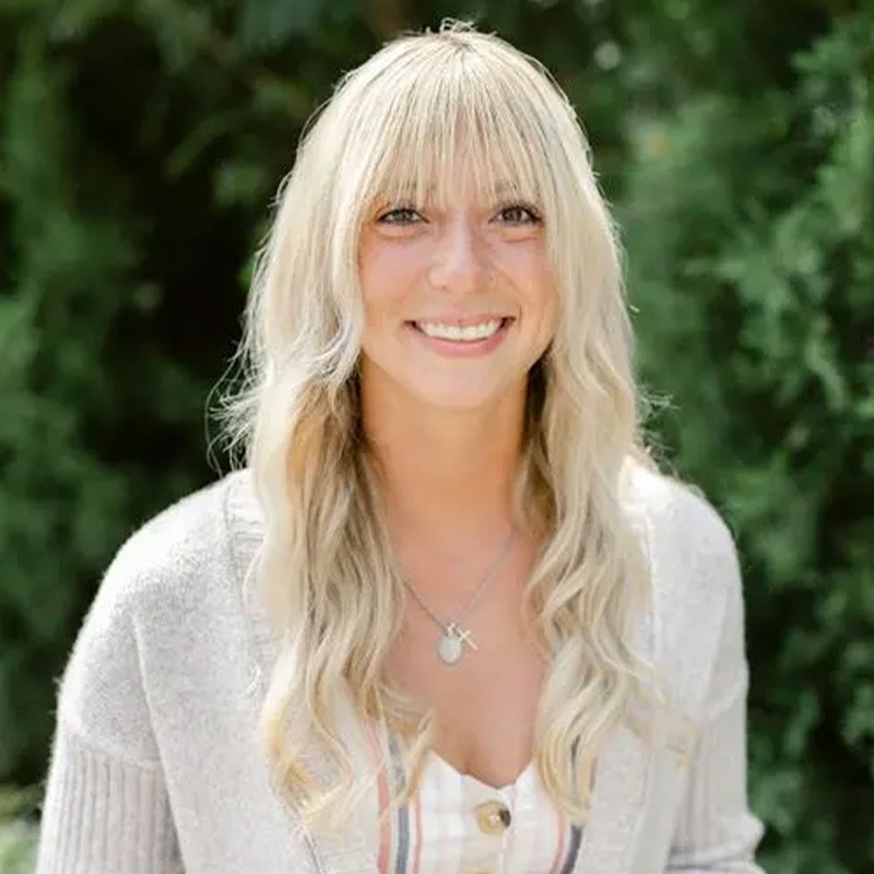 Featured image for post: Kylie Holstein